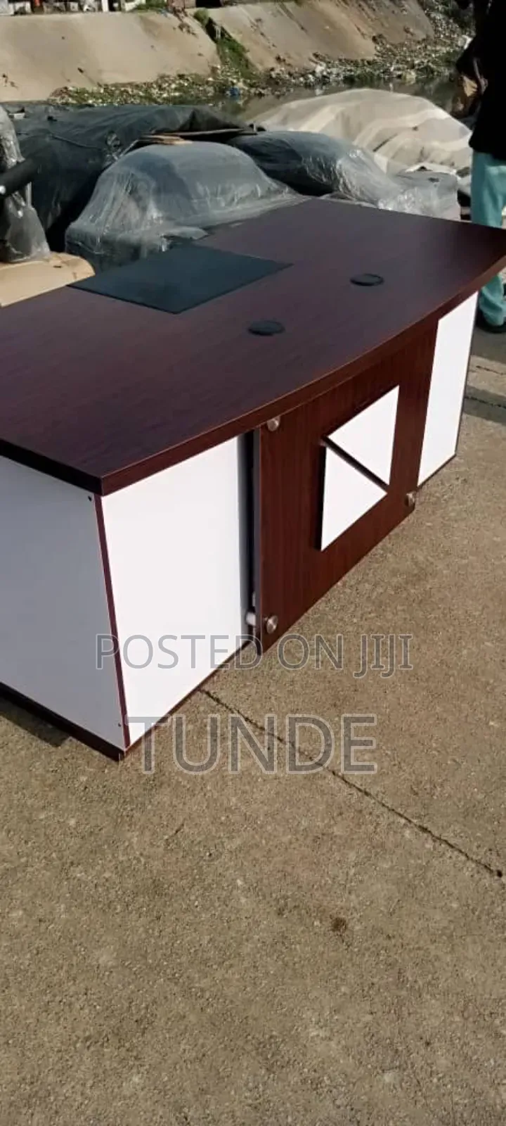 Executive Desk For Office Use