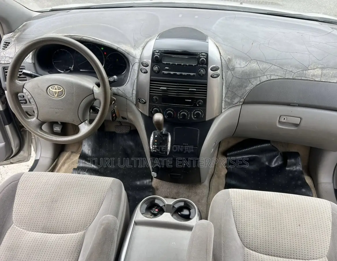 Toyota Sienna LE 2008 Silver