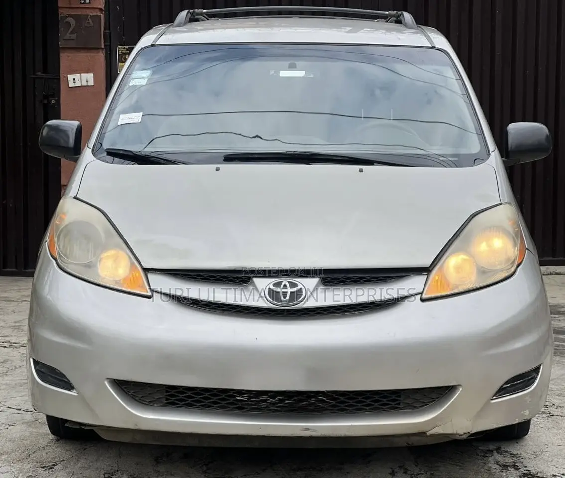Toyota Sienna LE 2008 Silver