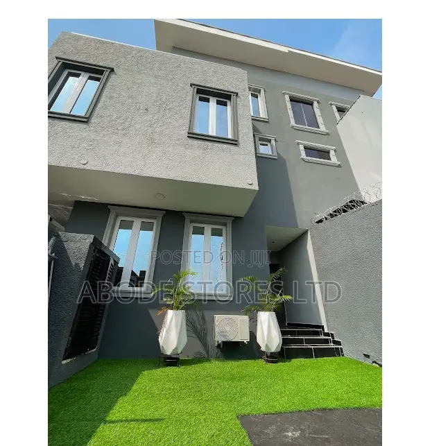Luxury 5 Bedroom Shortlet Apartment