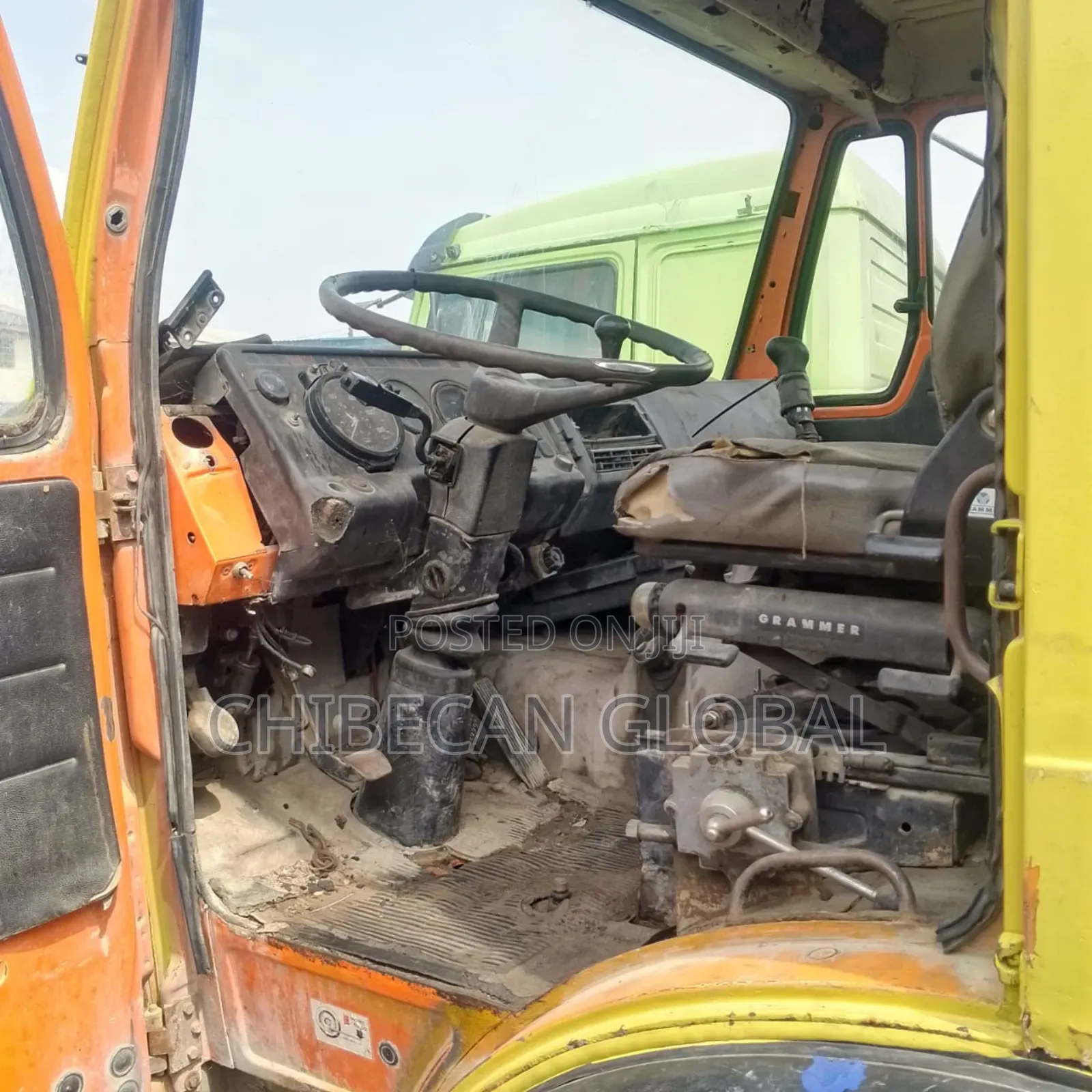 Mercedes Benz Truck (Cab and Chassis) 10 Tyres V8 (Foreign Used)