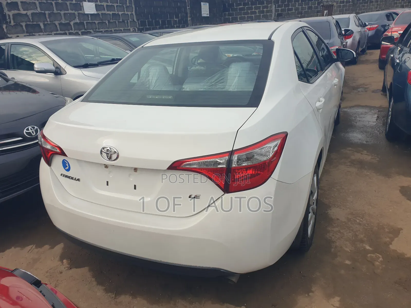 Toyota Corolla LE 4dr Sedan (1.8L 4cyl CVT) 2014 White