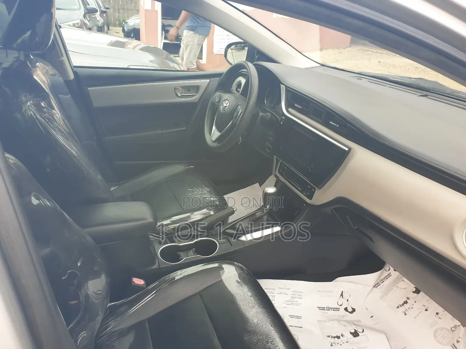 Toyota Corolla LE (1.8L 4cyl 2A) 2019 Silver
