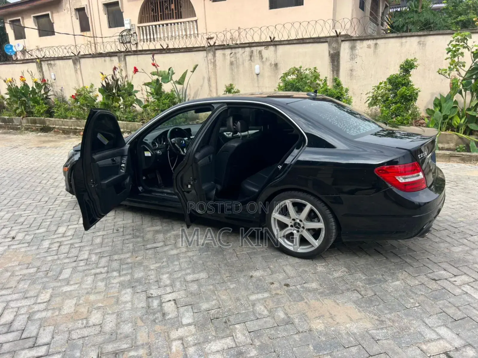 Mercedes-Benz C250 2012 Black