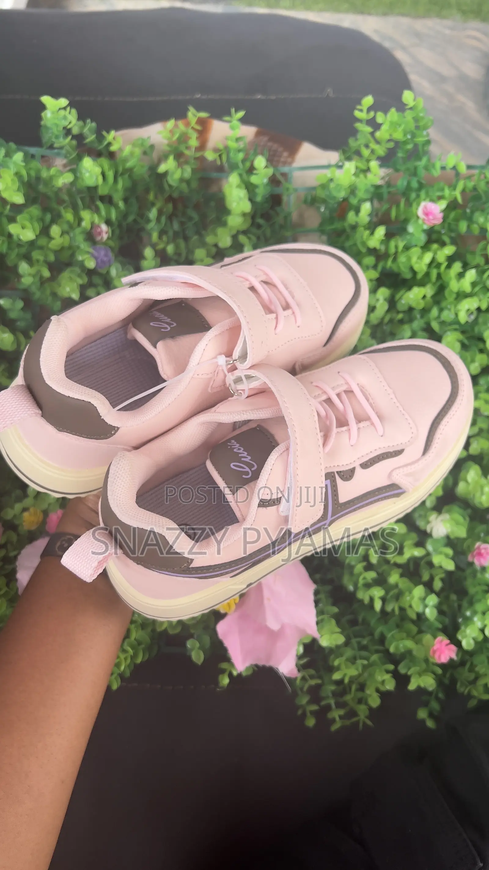 Lucia Sneakers