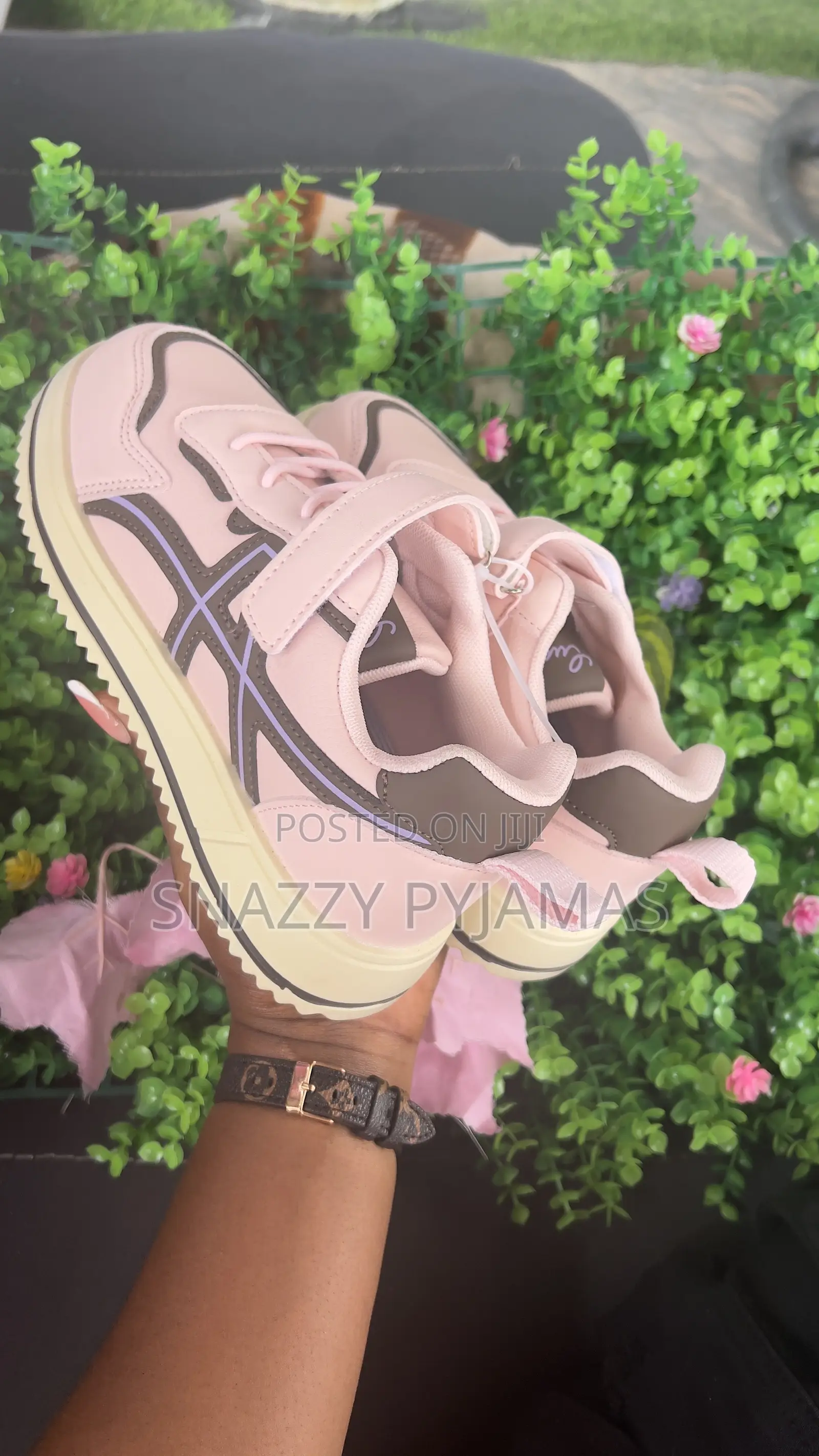 Lucia Sneakers
