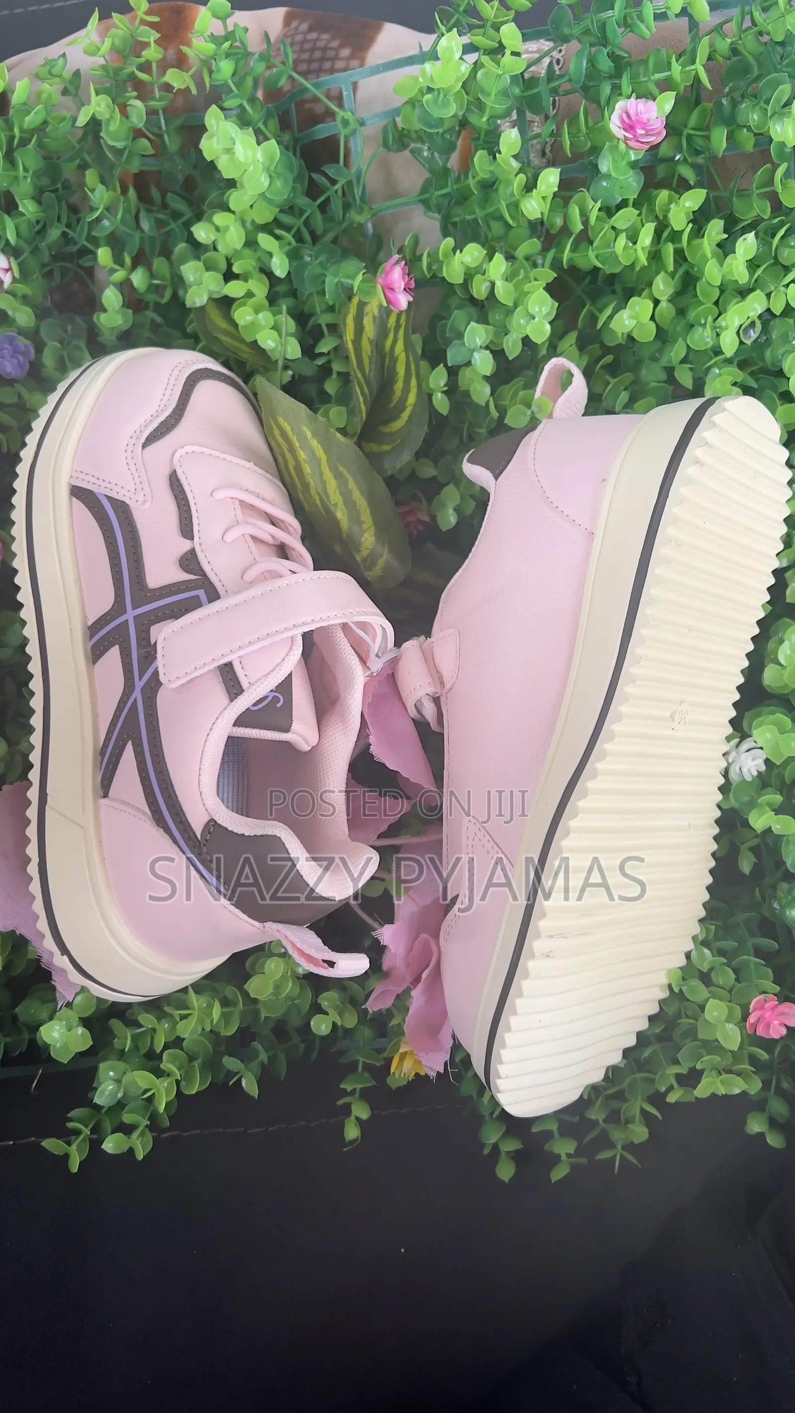 Lucia Sneakers