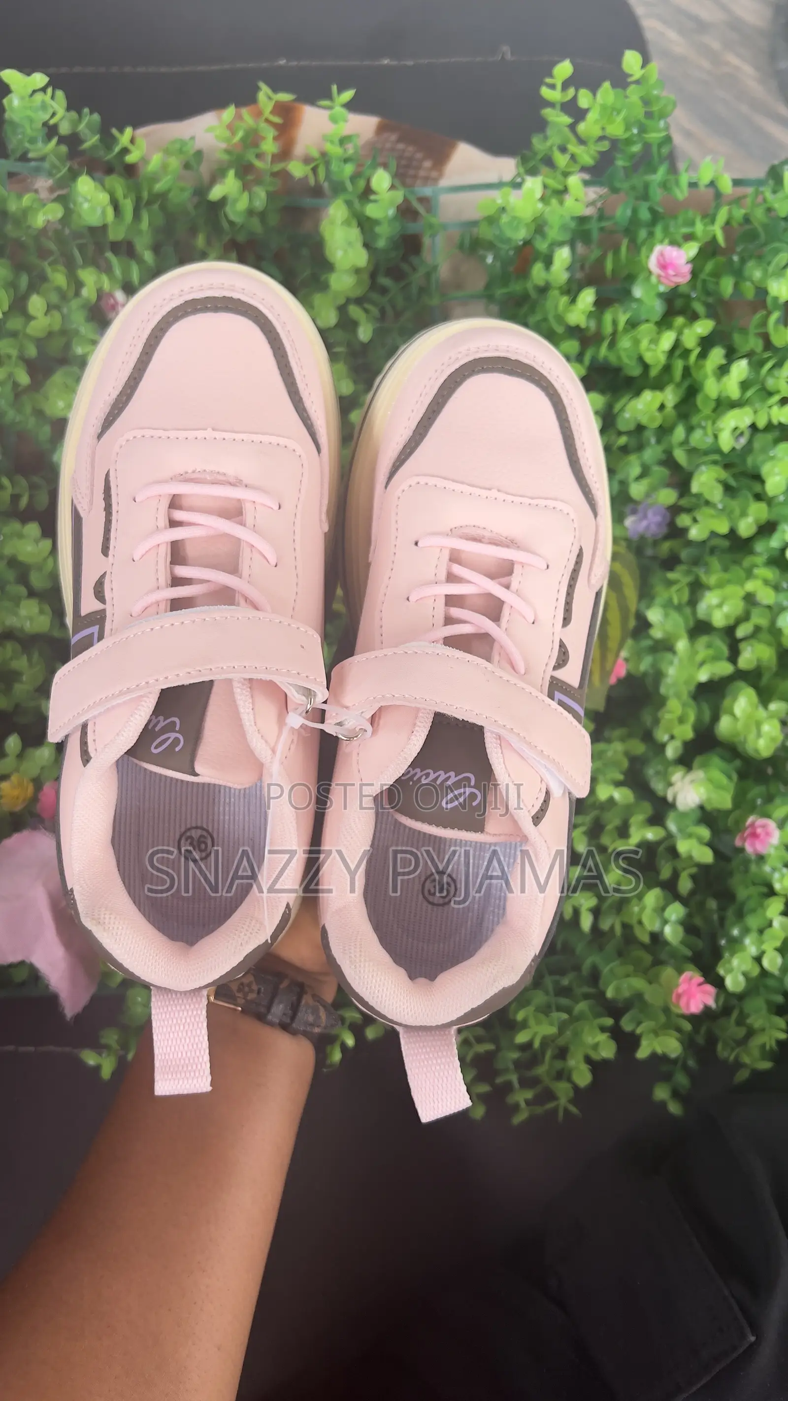 Lucia Sneakers