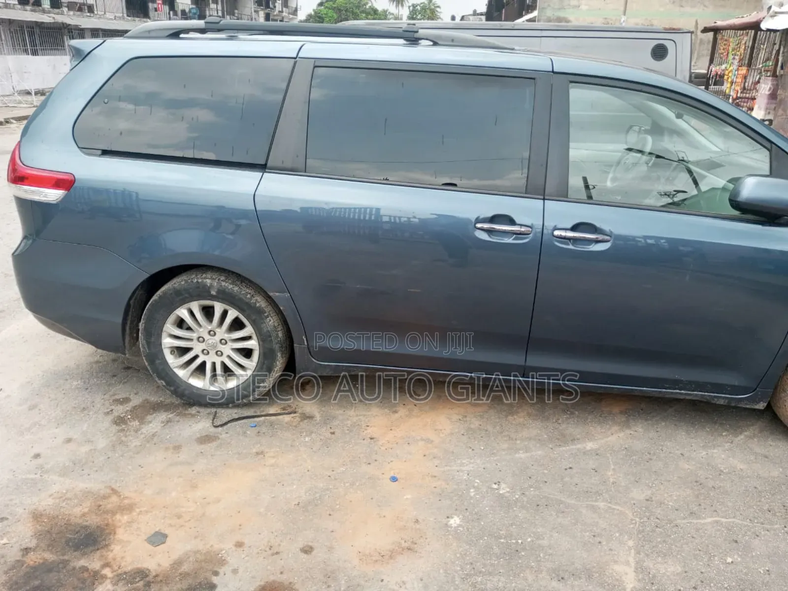 Toyota Sienna XLE 8-Passenger 4dr Minivan (3.5L 6cyl 6A) 2014 Gray