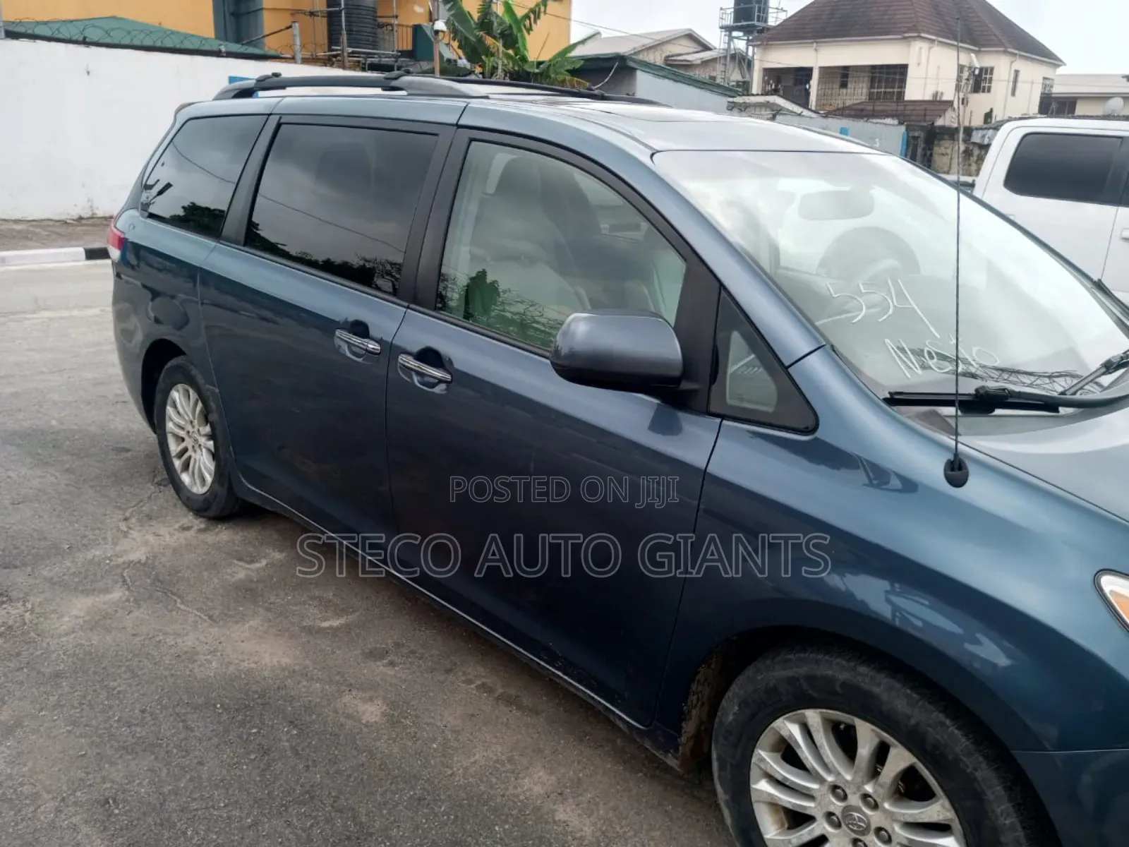 Toyota Sienna XLE 8-Passenger 4dr Minivan (3.5L 6cyl 6A) 2014 Gray