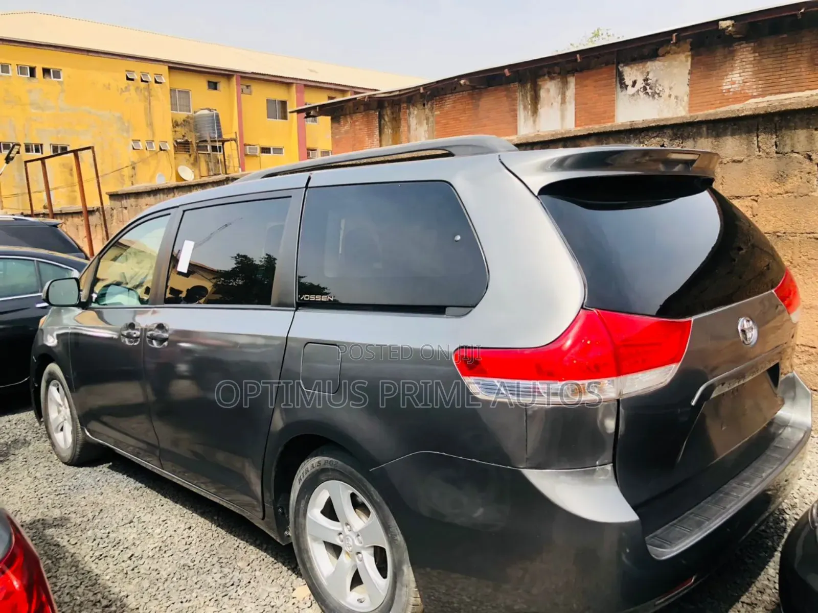 Toyota Sienna LE AWD 7-Passenger 2013 Gray