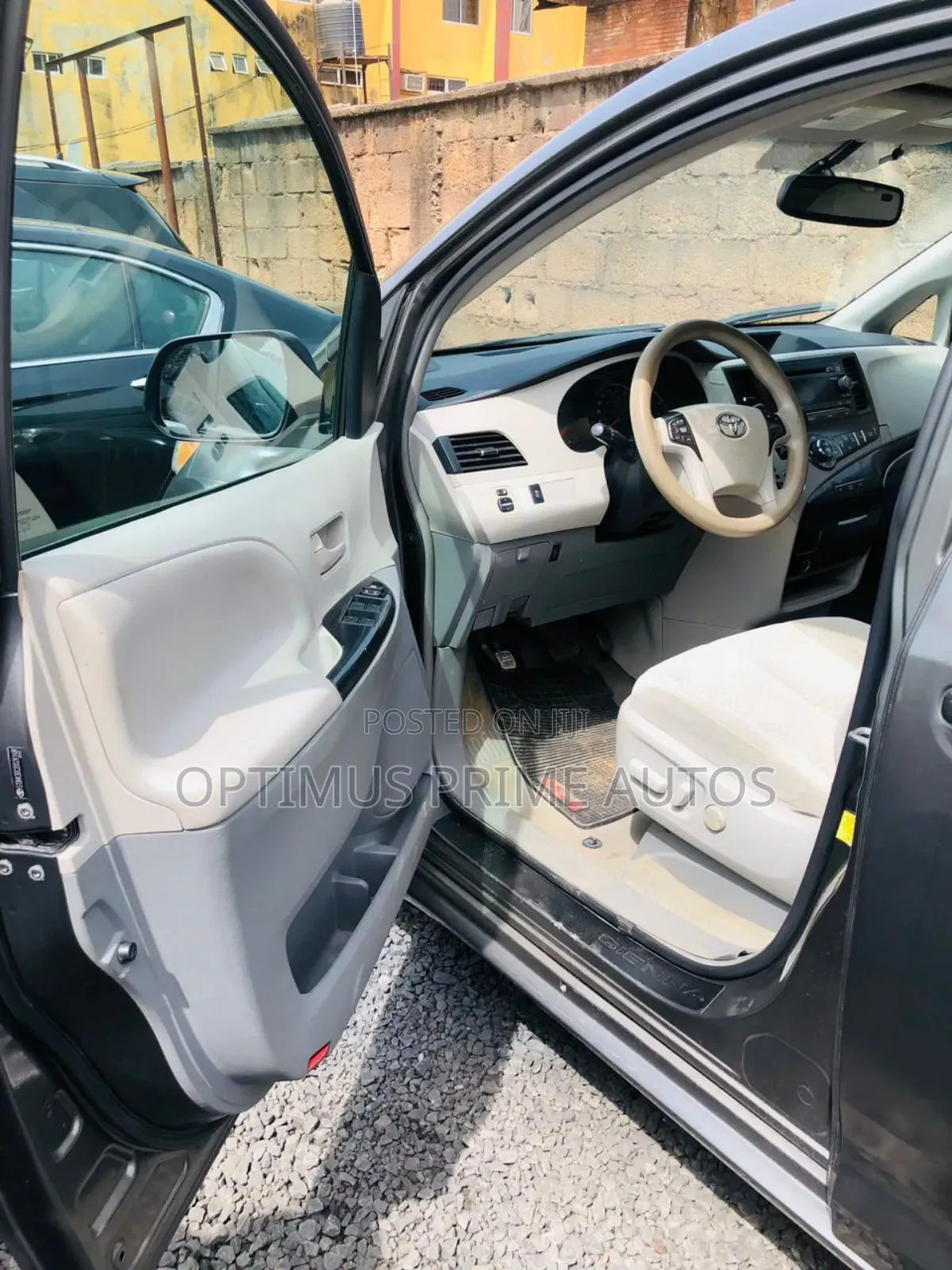 Toyota Sienna LE AWD 7-Passenger 2013 Gray