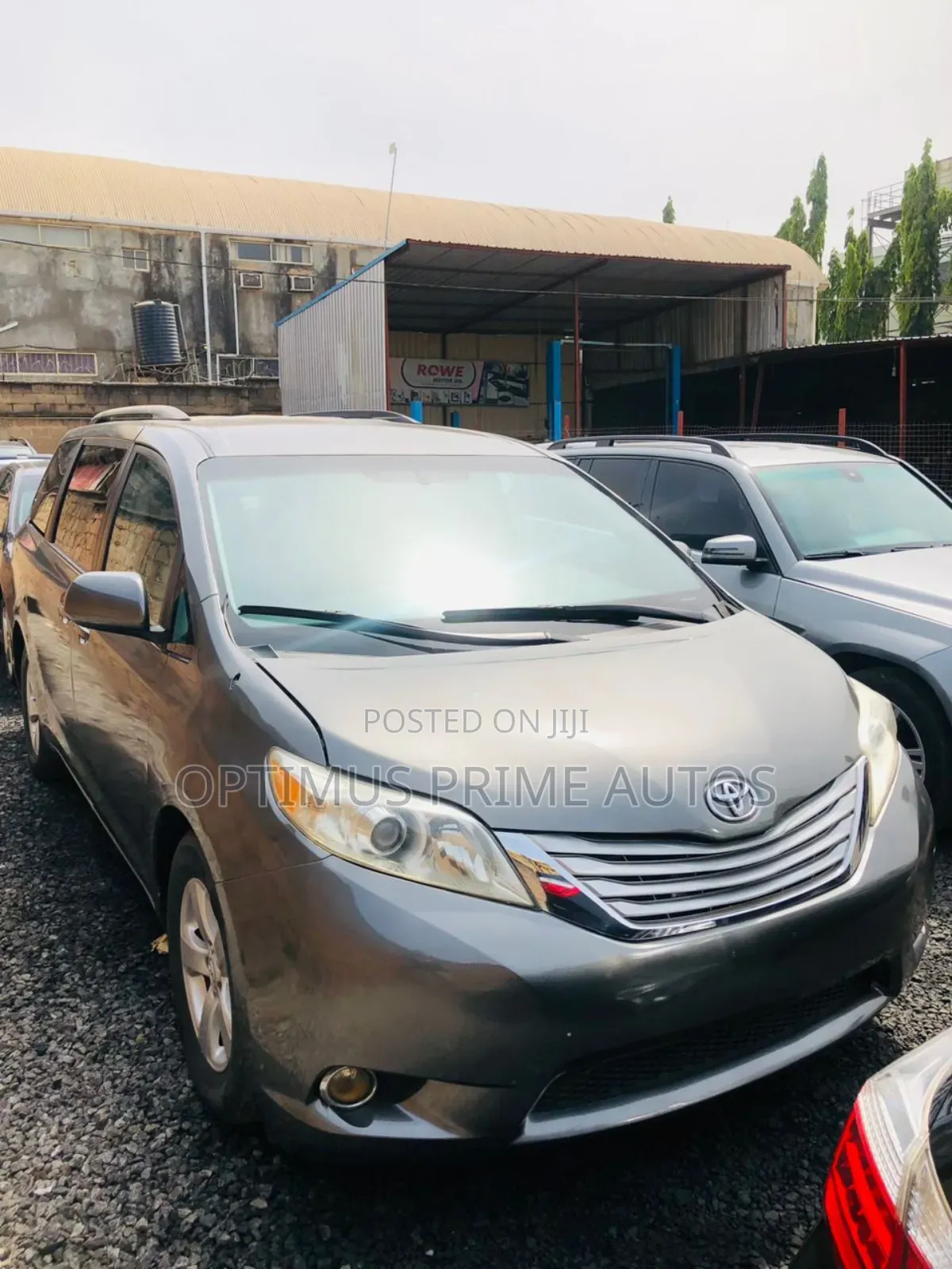 Toyota Sienna LE AWD 7-Passenger 2013 Gray