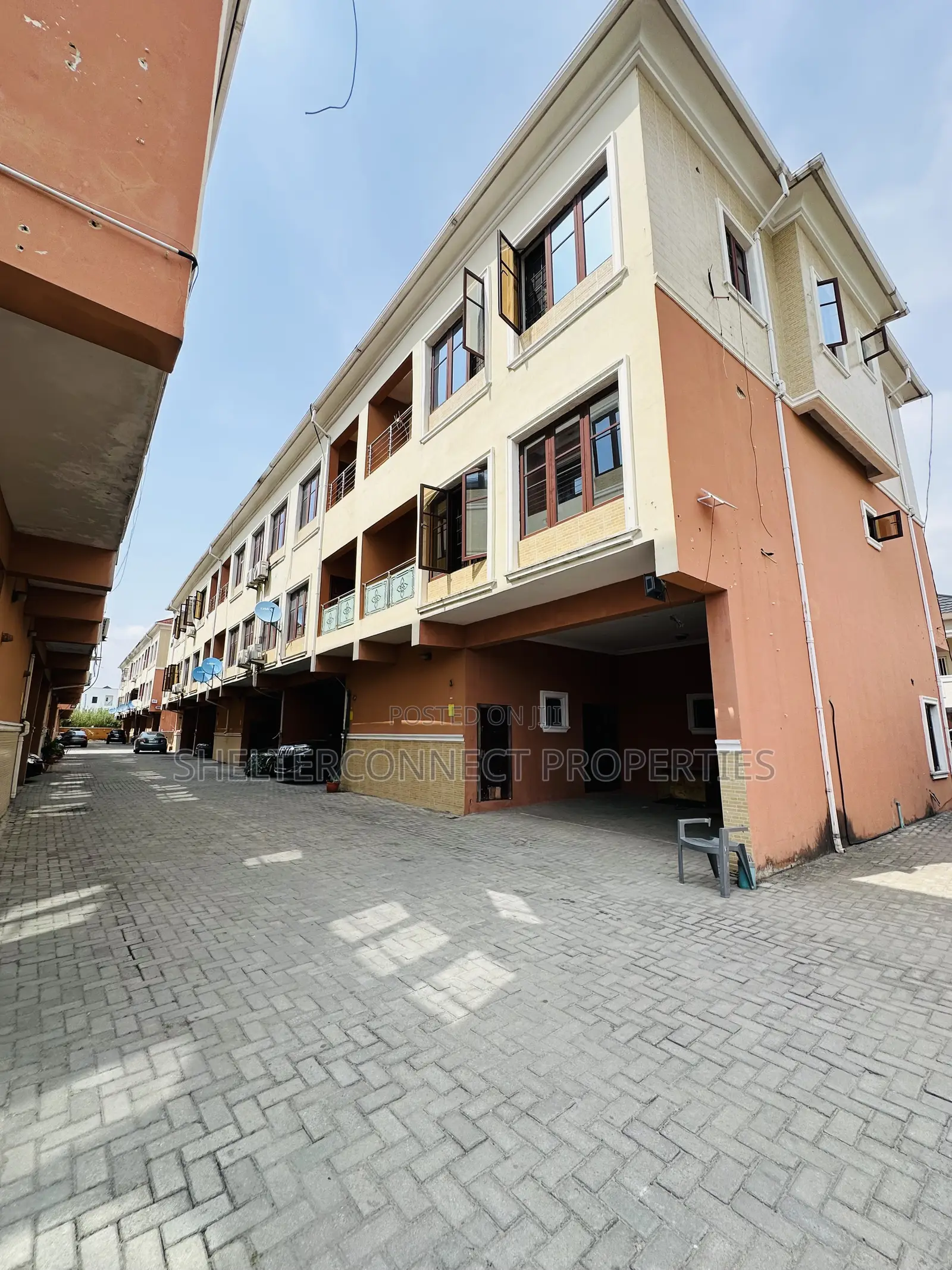 4bdrm Townhouse / Terrace in Ikate for rent