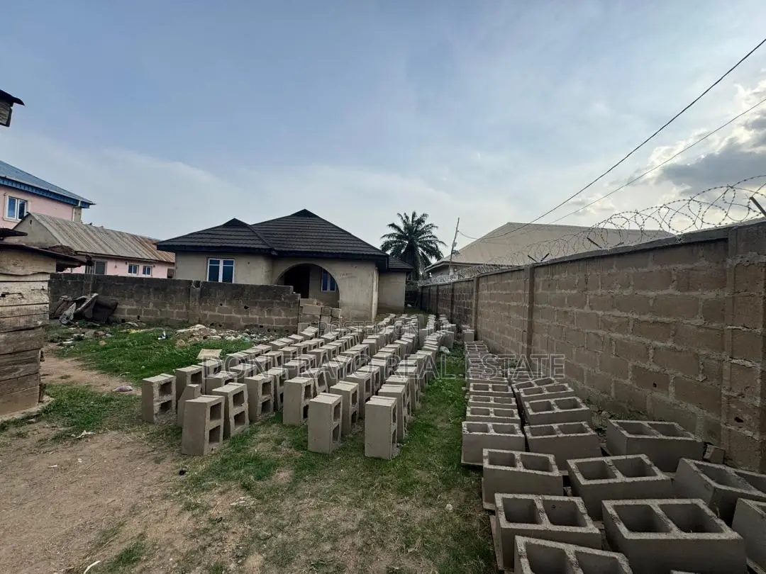 3bdrm Bungalow in Ojurin, Akobo for sale