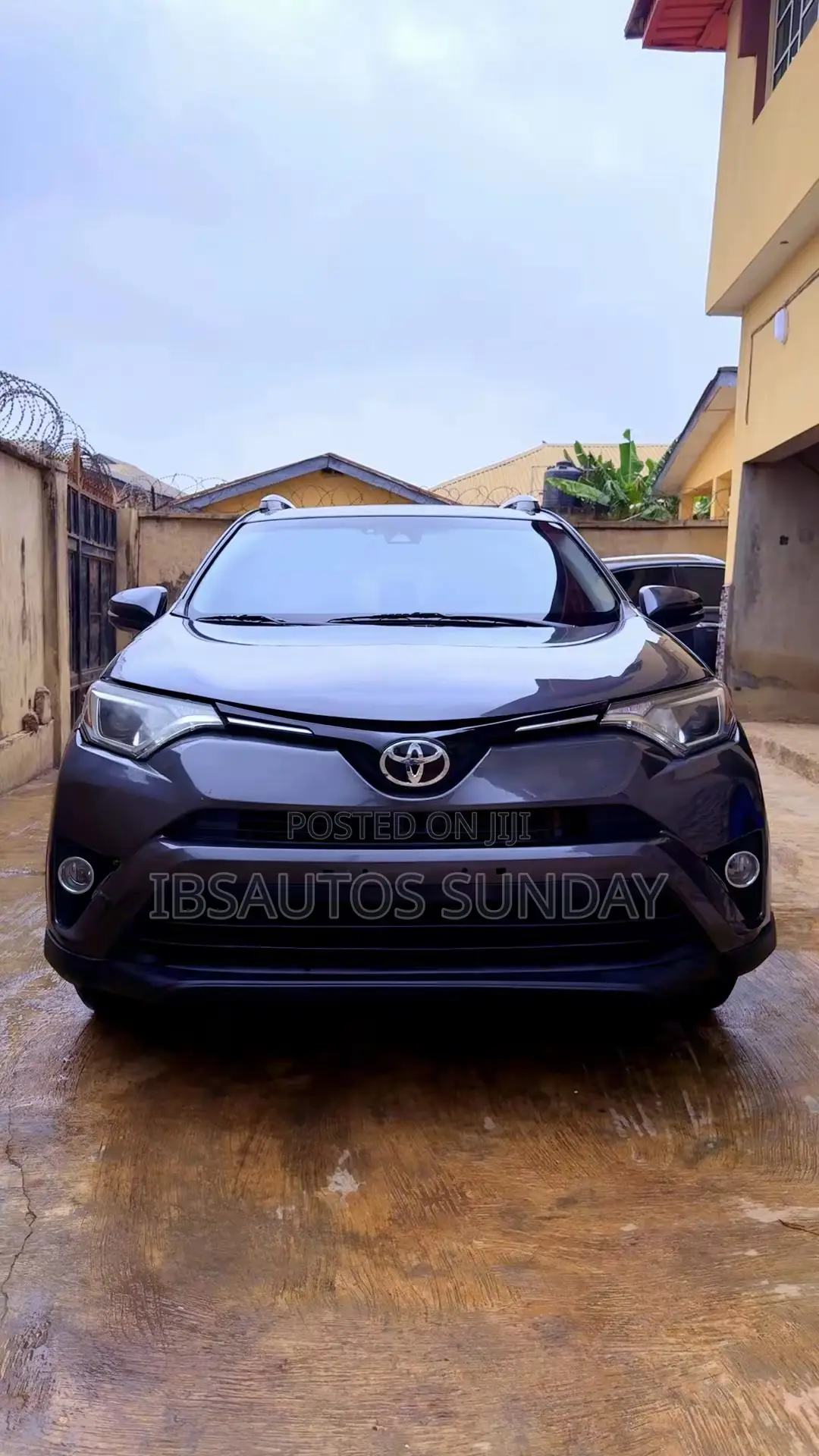 Toyota RAV4 XLE 4dr SUV AWD (2.5L 4cyl 6A) 2018 Gray