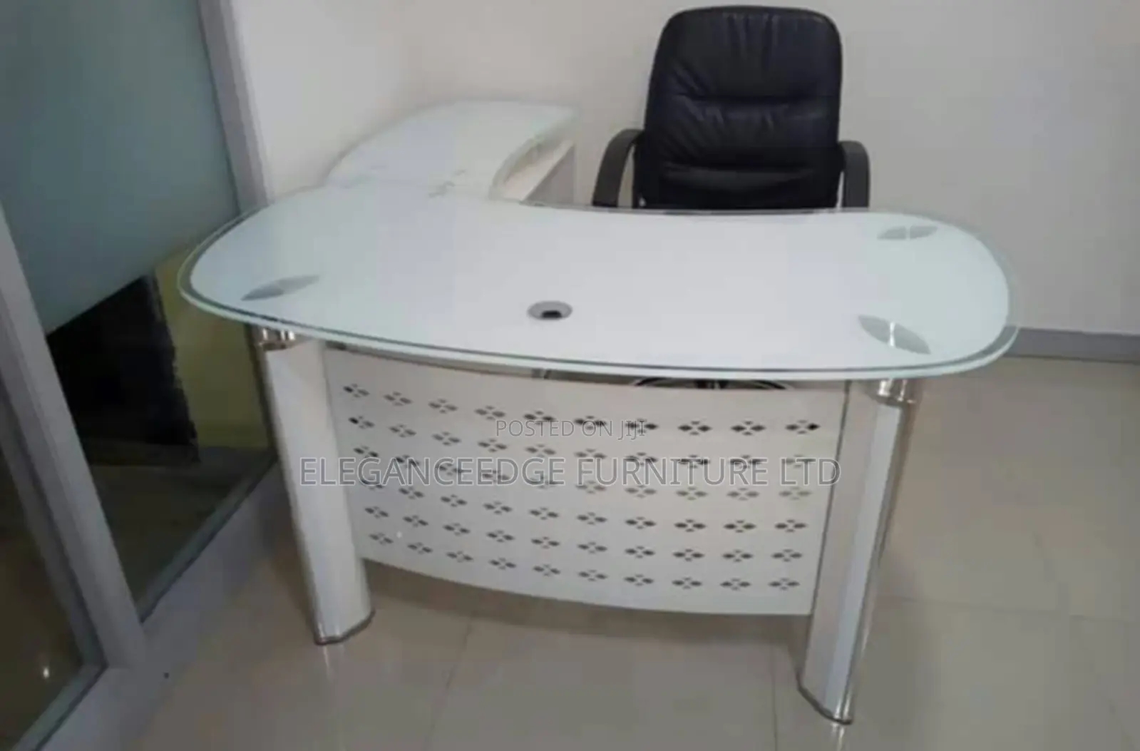 1.4 Meter Tempered Glass Top White Table With Extension
