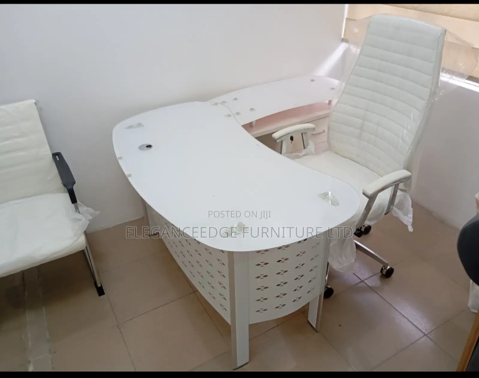1.4 Meter Tempered Glass Top White Table With Extension