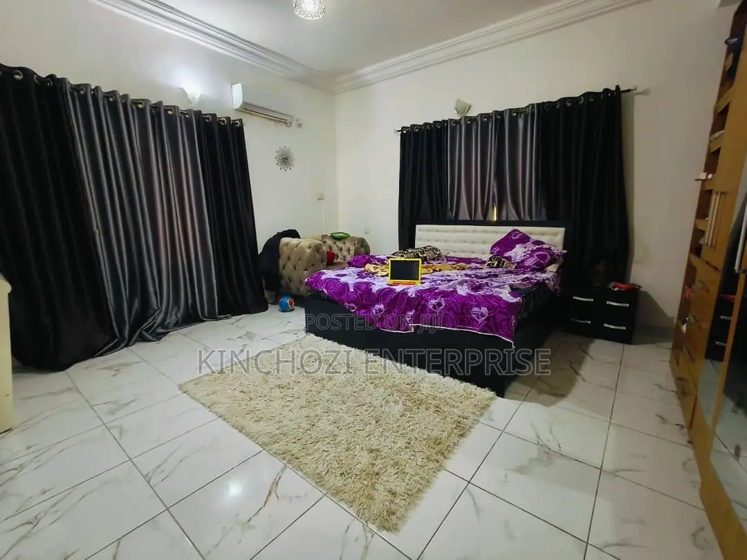 3bdrm Apartment in Lekki Enclave Road, Ikate for rent