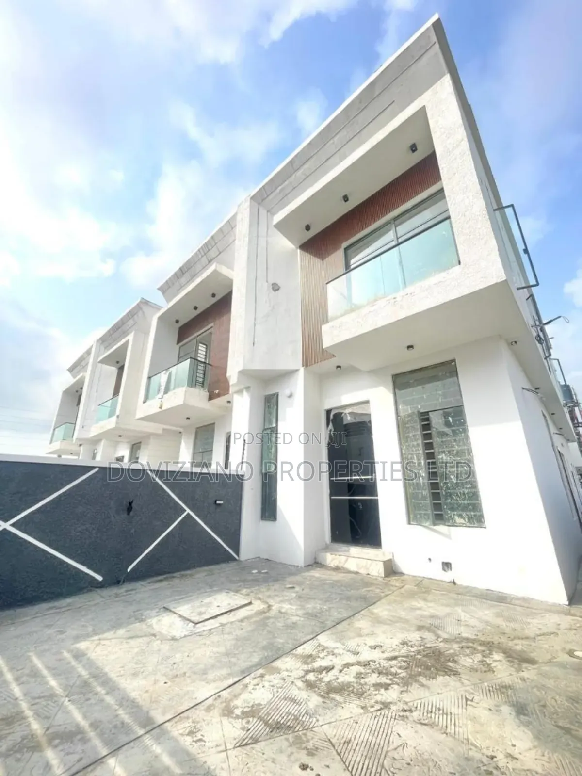 4bdrm Duplex in Ikota for sale