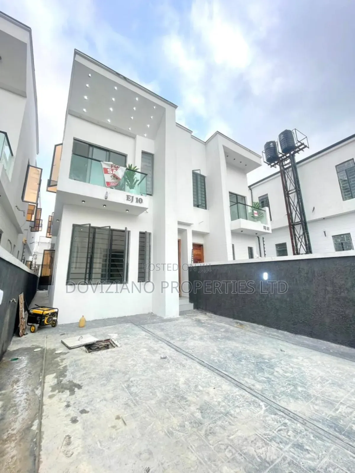 4bdrm Duplex in Ikota for sale