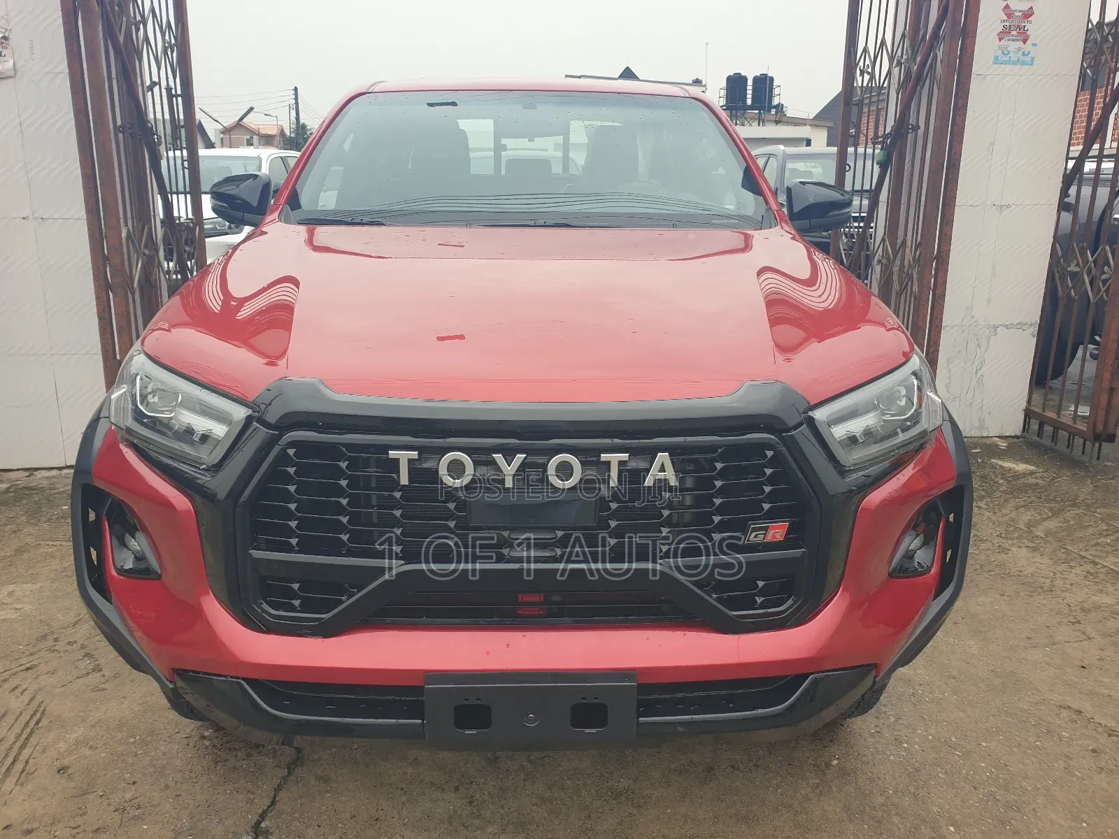 Toyota Hilux 2025 Red