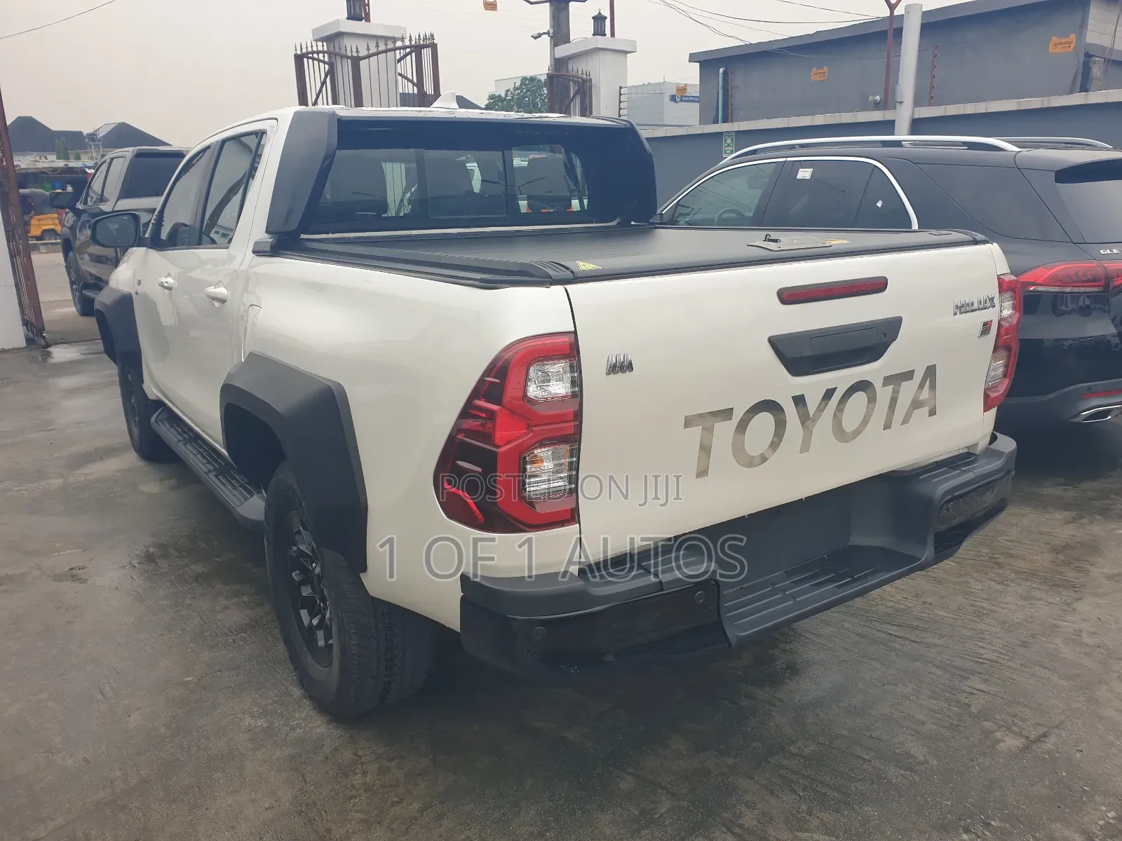 Toyota Hilux 2023 White