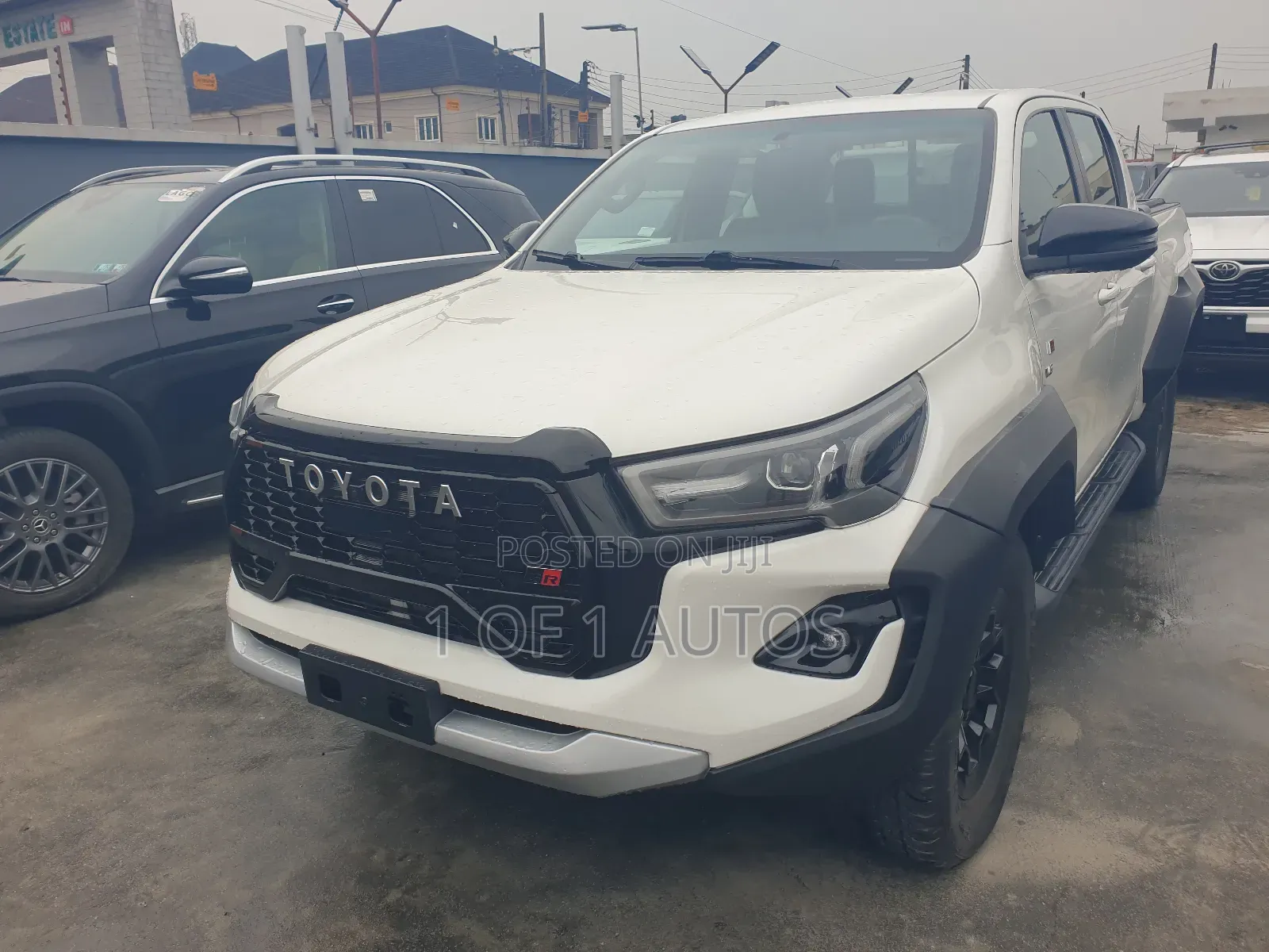 Toyota Hilux 2023 White