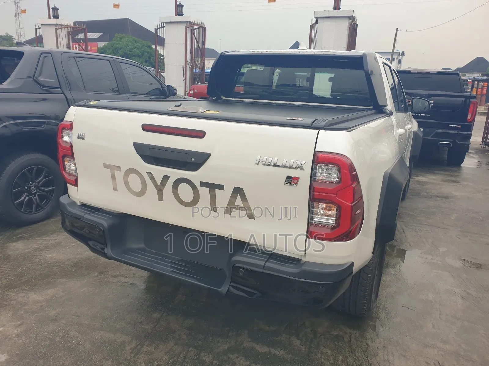 Toyota Hilux 2023 White