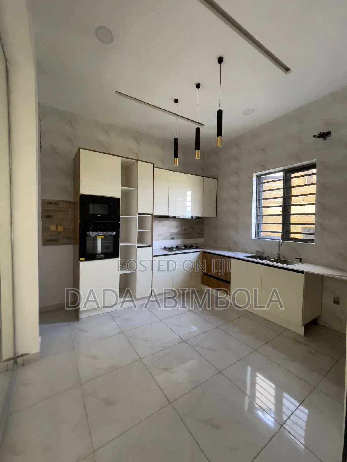 2bdrm Block of Flats in Lekki for sale