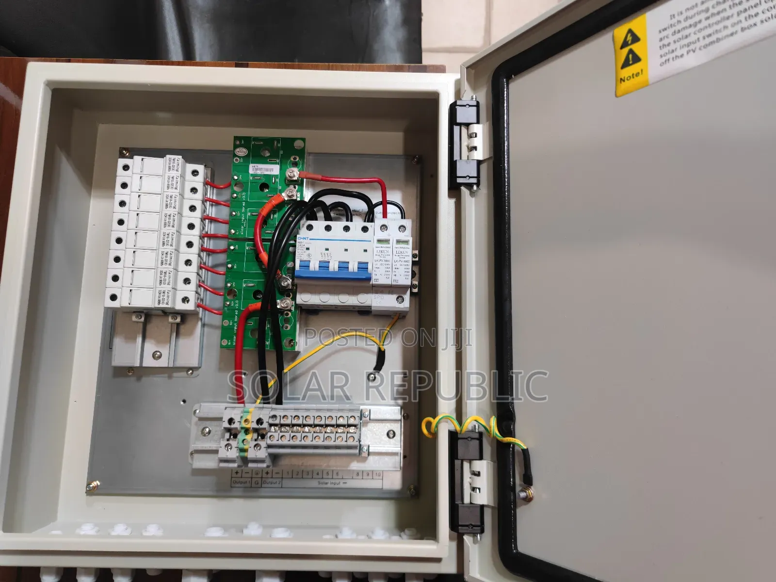 Pv Combiner Box 8way 2out