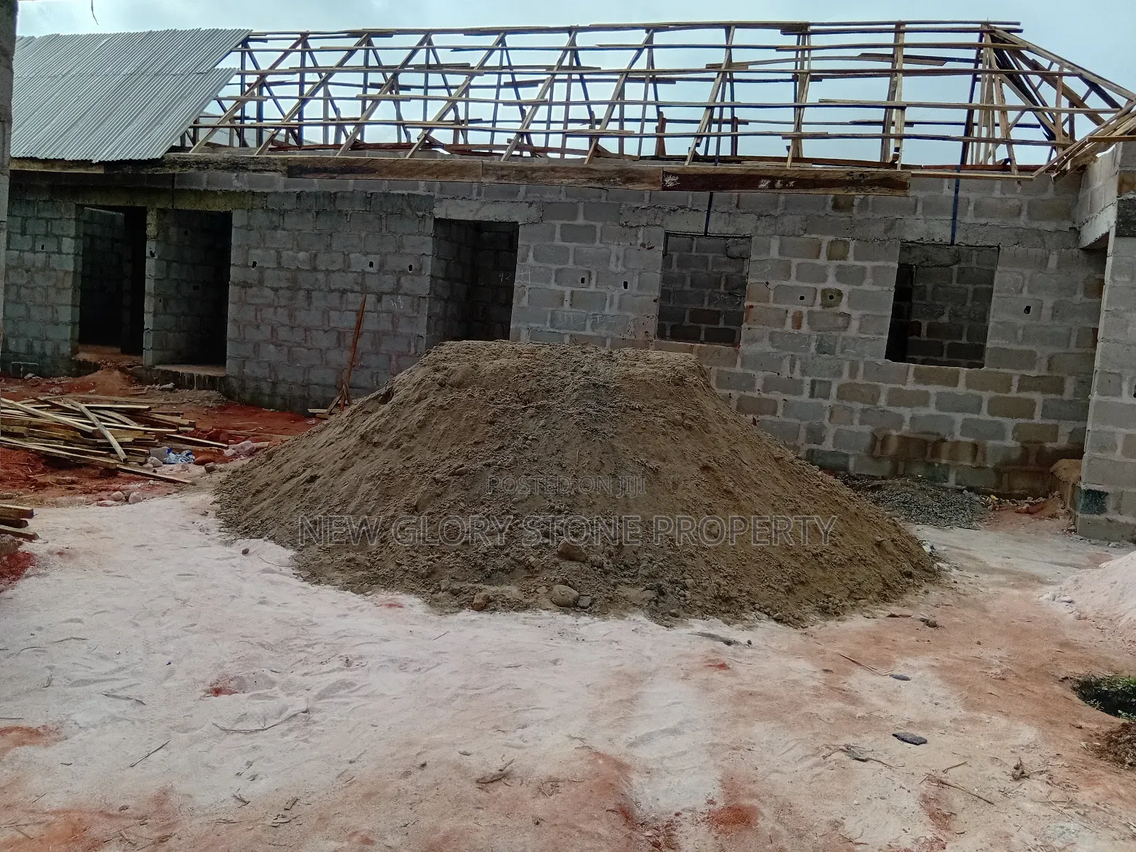 20 Tons of Granite and Sharp Sand
