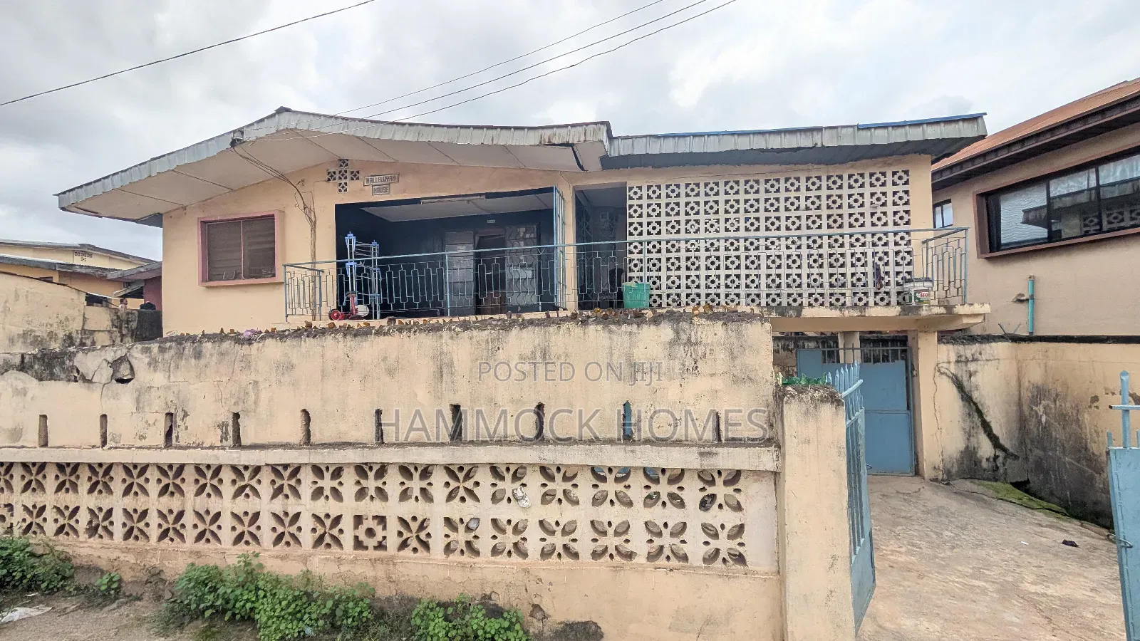 10bdrm Block of Flats in Anfani Main Road for sale