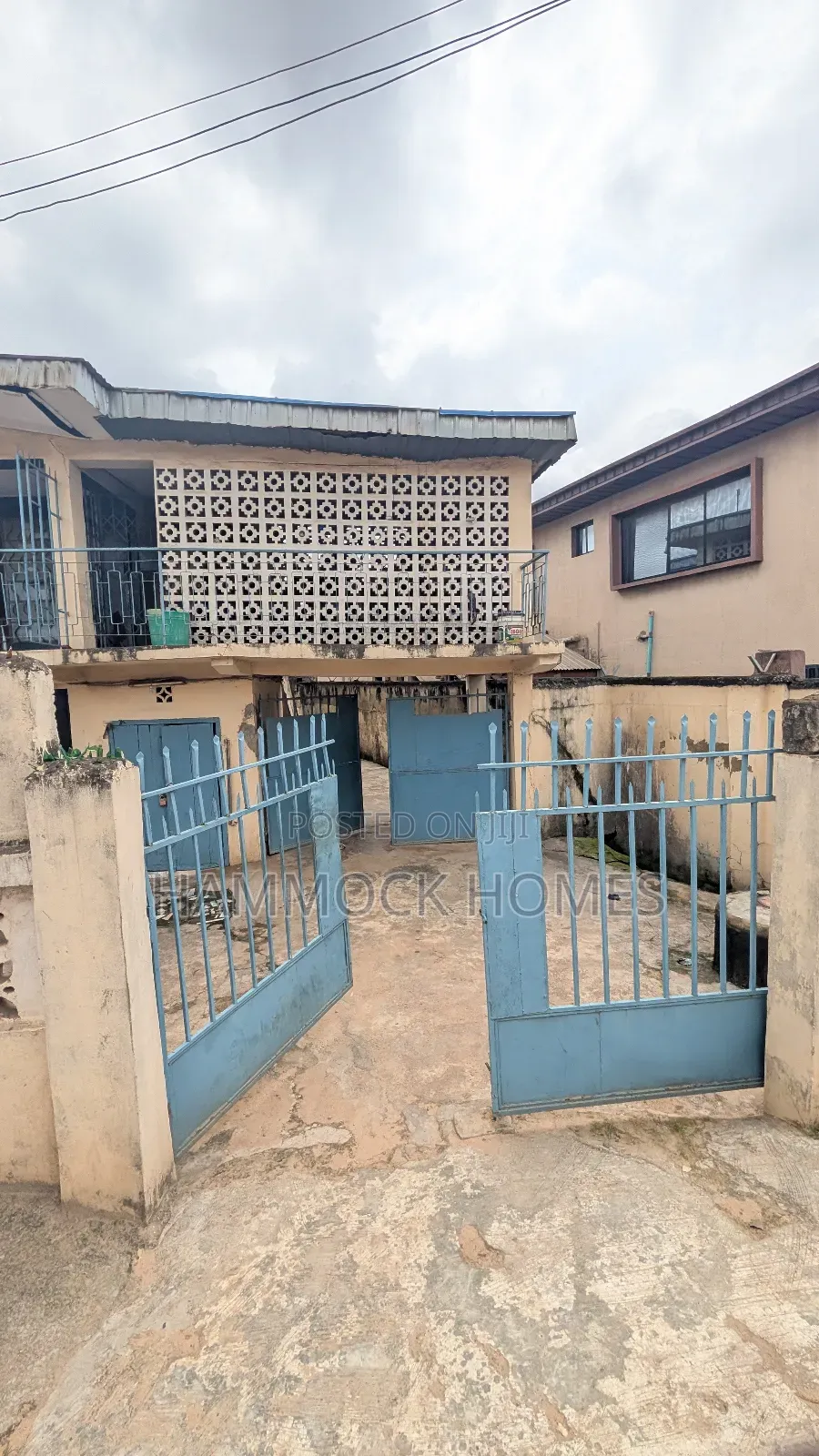 10bdrm Block of Flats in Anfani Main Road for sale