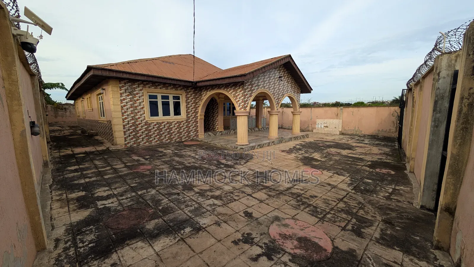 4bdrm Bungalow in Omolaso Area, Iwo Road for sale