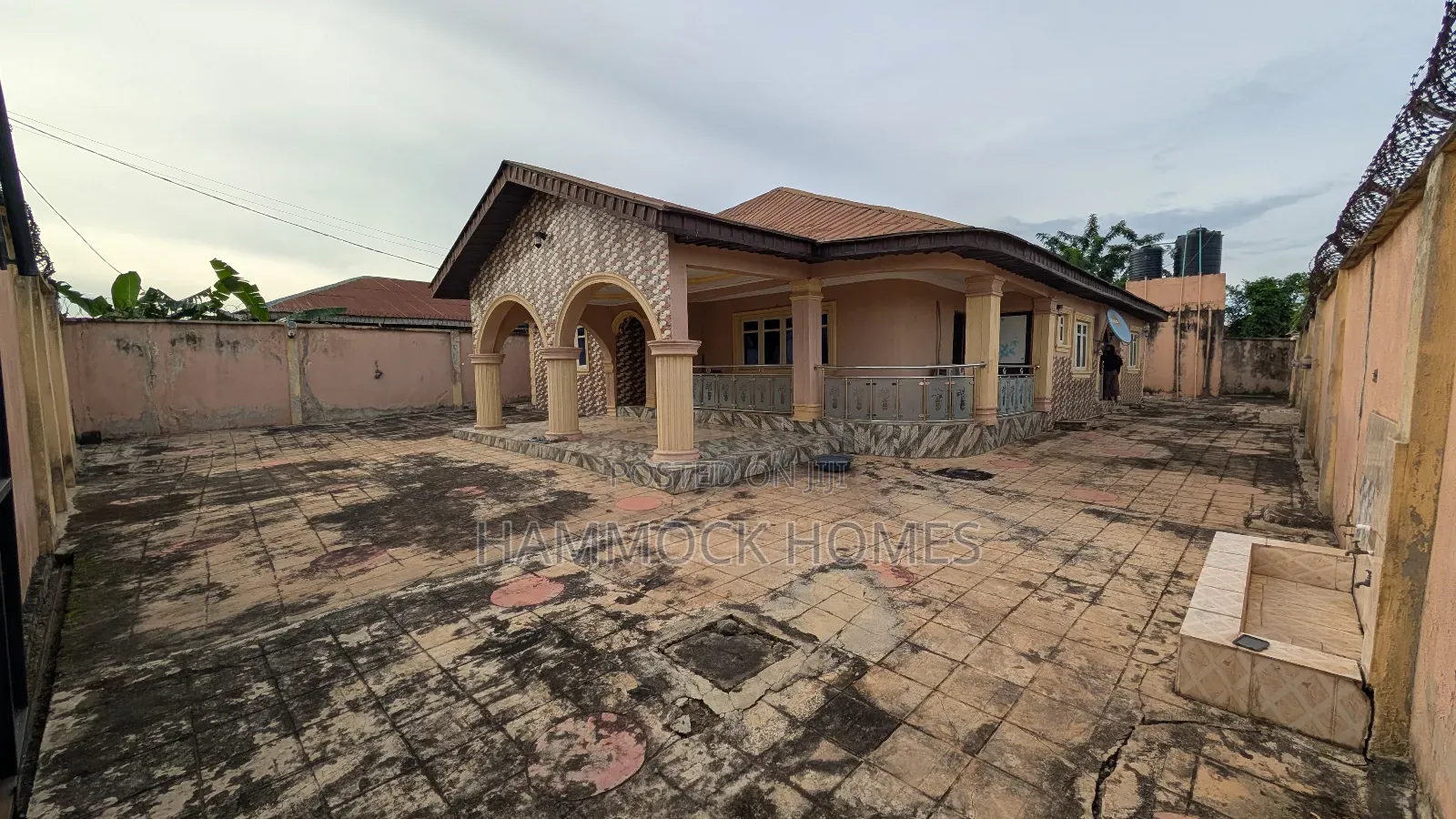 4bdrm Bungalow in Omolaso Area, Iwo Road for sale