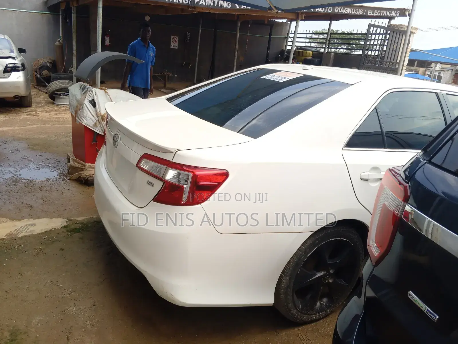 Toyota Camry SE V6 4dr Sedan (3.5L 6cyl 6A) 2012 White