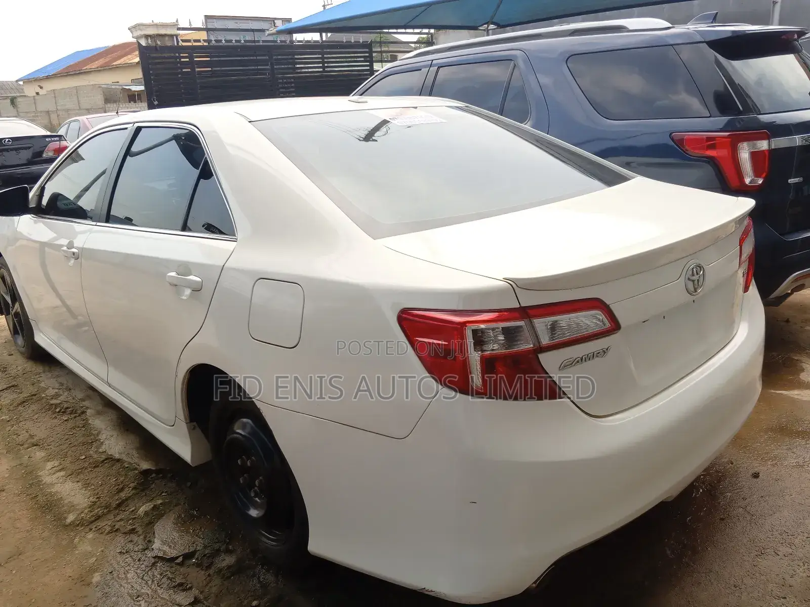 Toyota Camry SE V6 4dr Sedan (3.5L 6cyl 6A) 2012 White