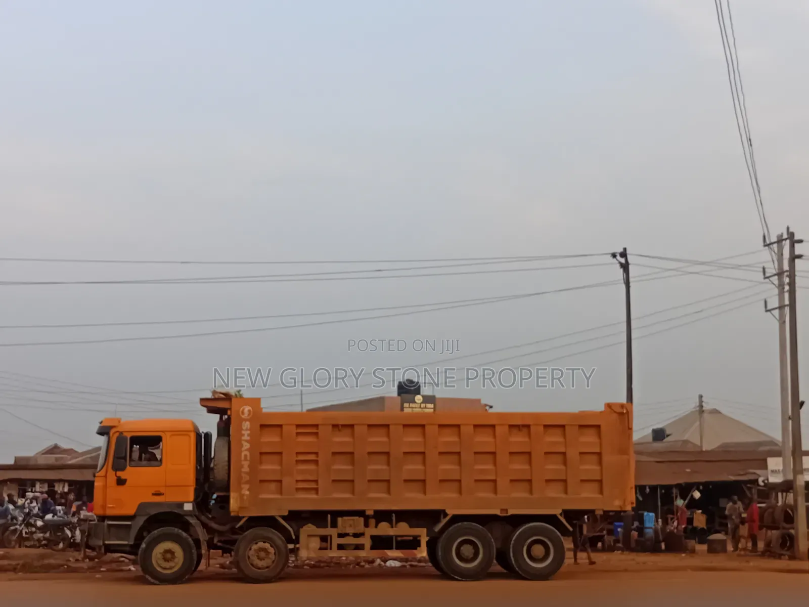 30 Tons of Sharp Sand and Graniet
