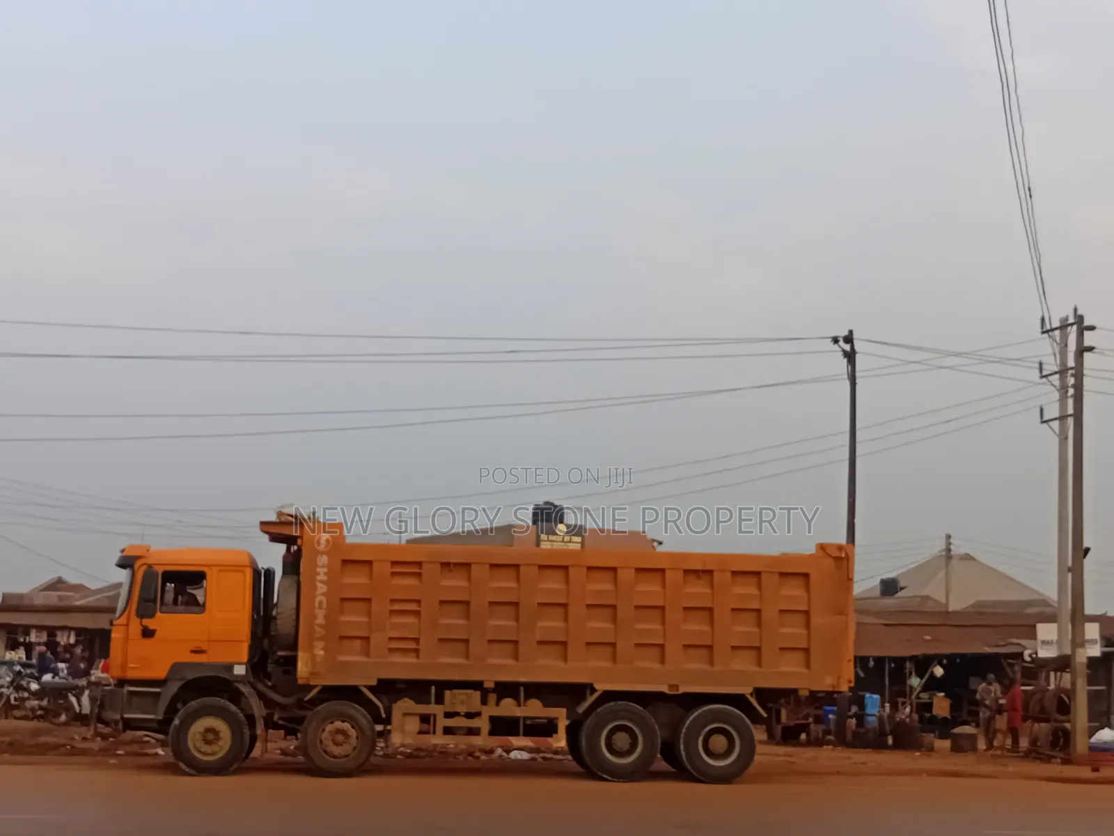 30 Tons of Sharp Sand and Graniet