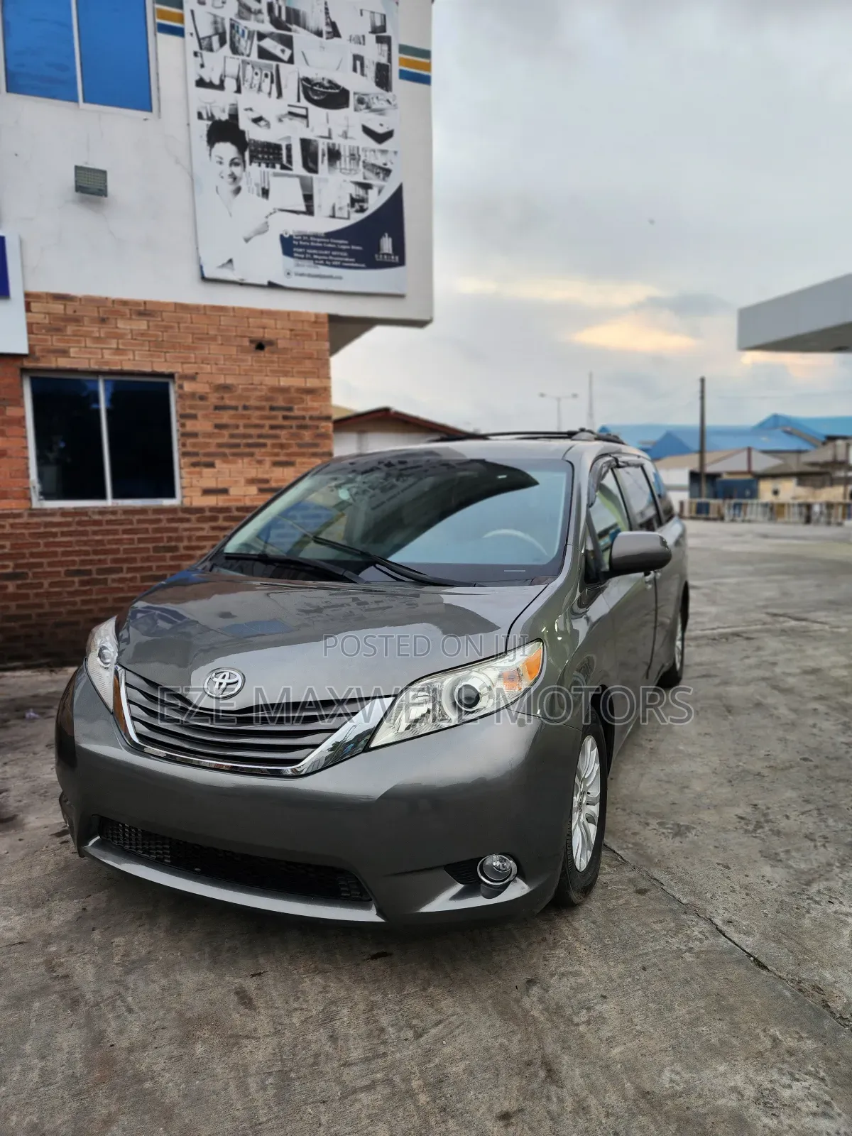Toyota Sienna XLE 8 Passenger 2012 Gray