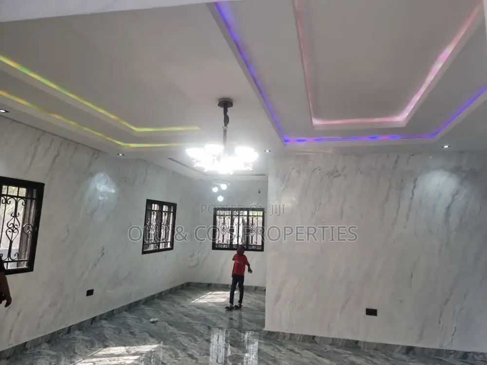 4bdrm Duplex in Nut District for rent