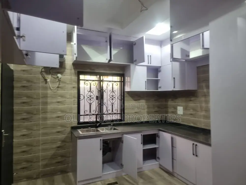 4bdrm Duplex in Nut District for rent
