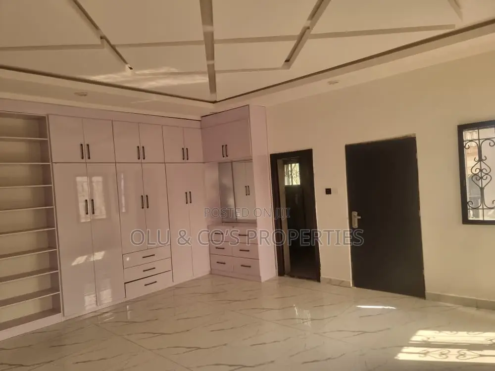 4bdrm Duplex in Nut District for rent
