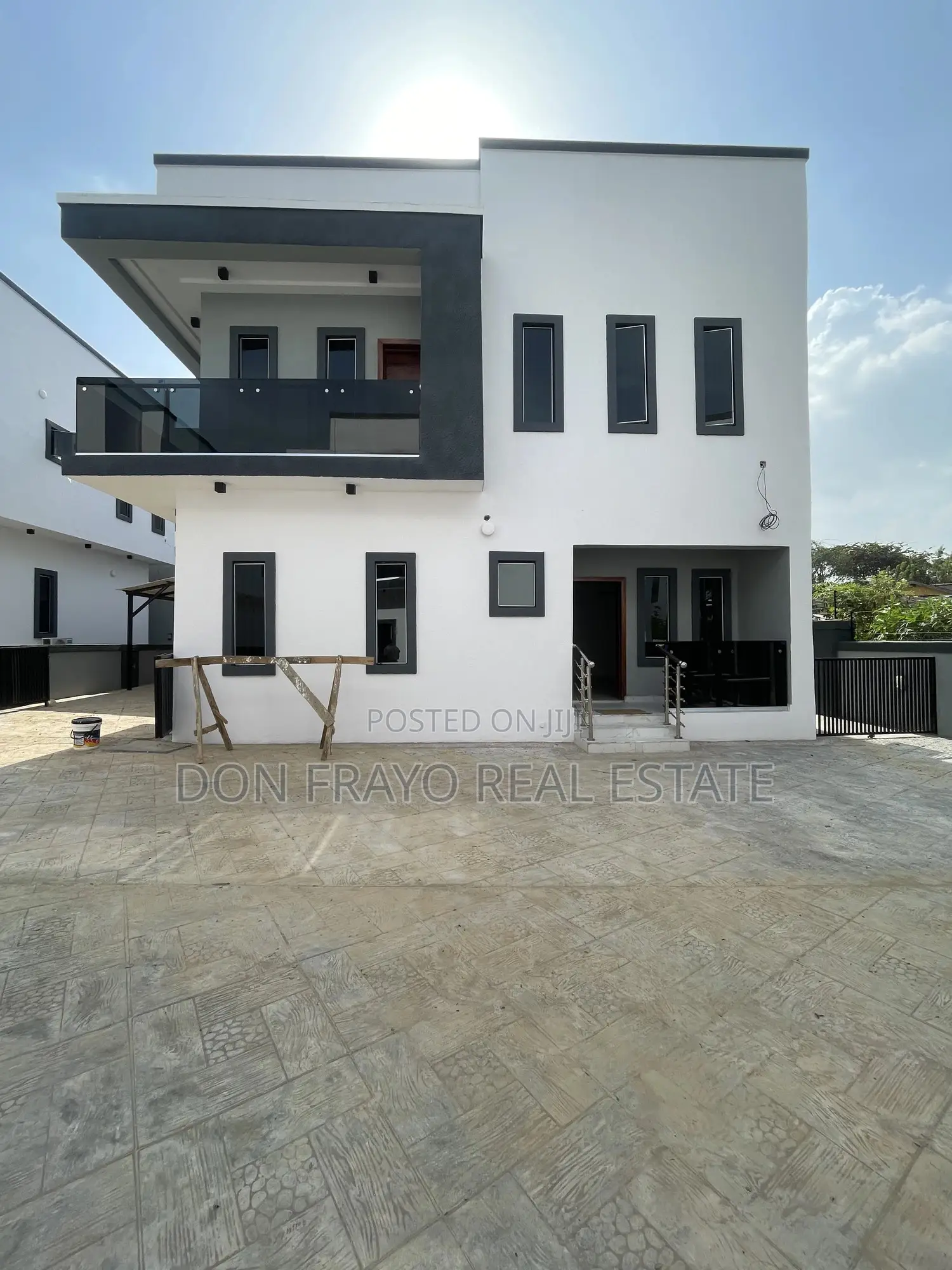 4bdrm Duplex in Jericho Gra for sale