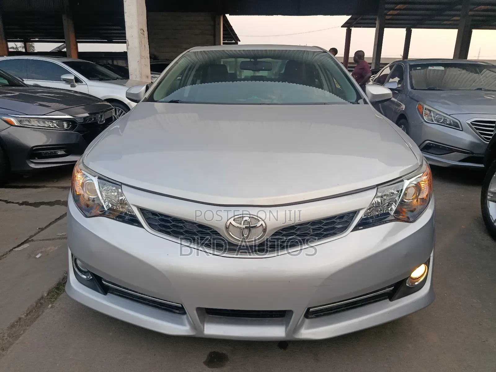 Toyota Camry SE V6 4dr Sedan (3.5L 6cyl 6A) 2012 Silver