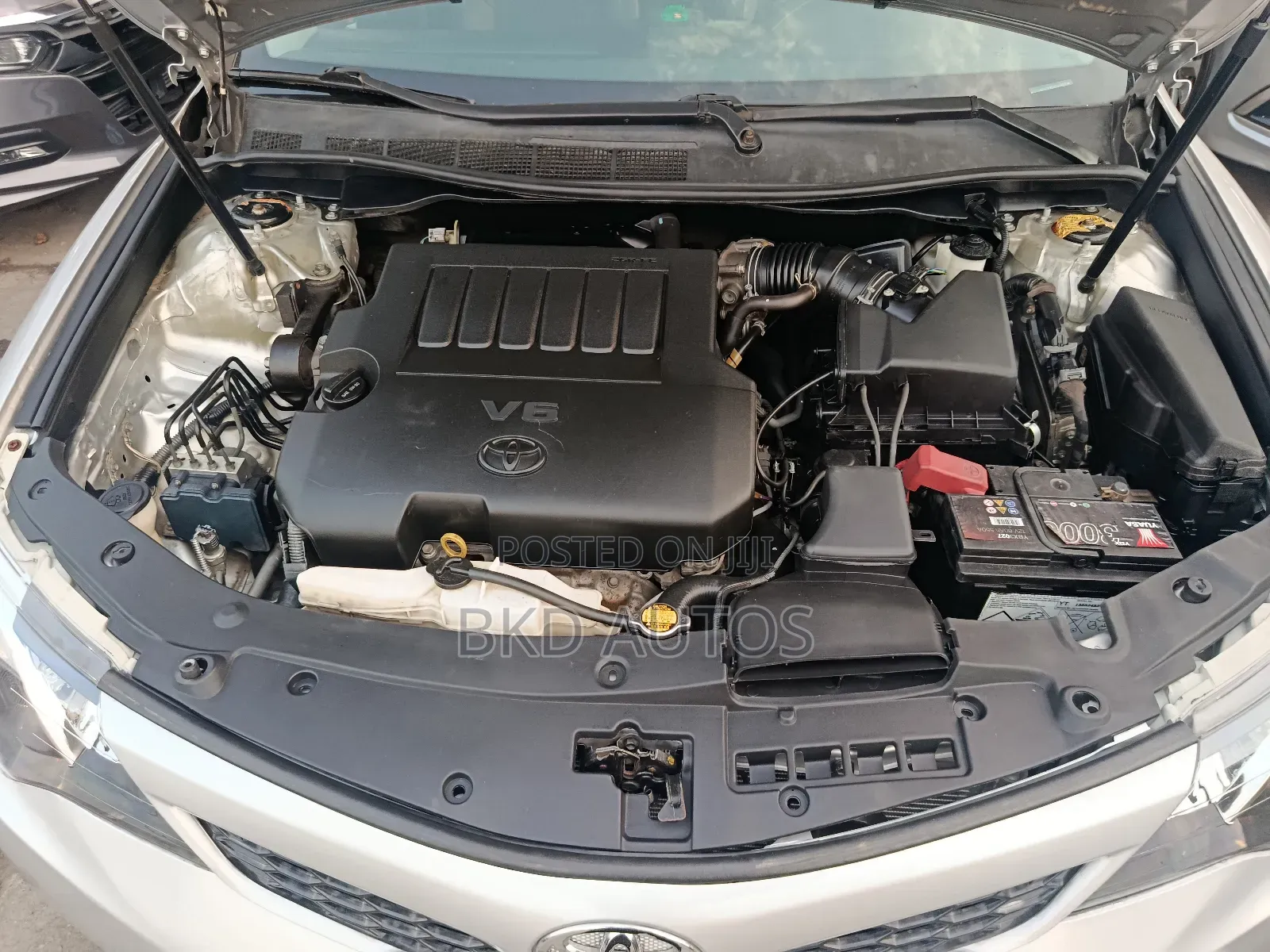 Toyota Camry SE V6 4dr Sedan (3.5L 6cyl 6A) 2012 Silver