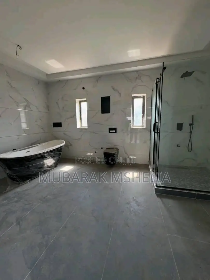 5bdrm Duplex in Mabushi for sale