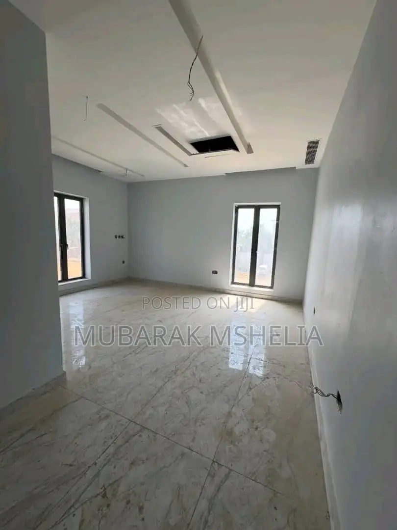 5bdrm Duplex in Mabushi for sale