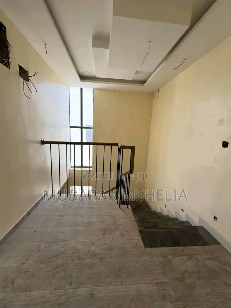 5bdrm Duplex in Mabushi for sale